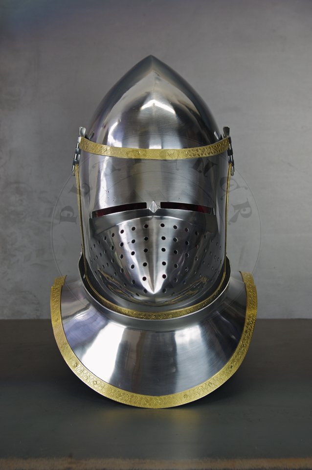 The great bascinet in English style for Agincourt battle period. Demi-greaves connected with greaves on rotary pin. Made of high quality mild steel of 2 mm and 1,5 mm thickness. Heat hardened and tempered up to 34 HRC. Brass bands decoration motive based on example visible on Henry V tournament helm. Brow plate and vervelles cover is interpretation based on few effigies from this period. Weight 6 kg./ Wielki bascinet w stylu angielskim na okres bitwy pod Agincourt. Wykonany z wysokiej jakoci stali niskowglowej o gruboci 2 mm i 1,5 mm. Hartowany i odpuszczany do 34 HRC. Mosine listwy dekoracyjne z motywem wzorowanym na hemie turniejowym Henryka V. Pozostae dekoracje s interpretacj wzorowan na kilku nagrobkach z epoki. Waga 6 kg.